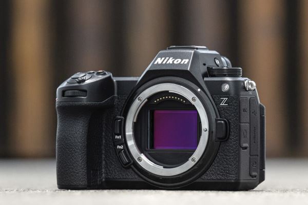 Nikon Z6 III имеет низкий динамический диапазон на ISO100. Ниже чем у Sony A6700