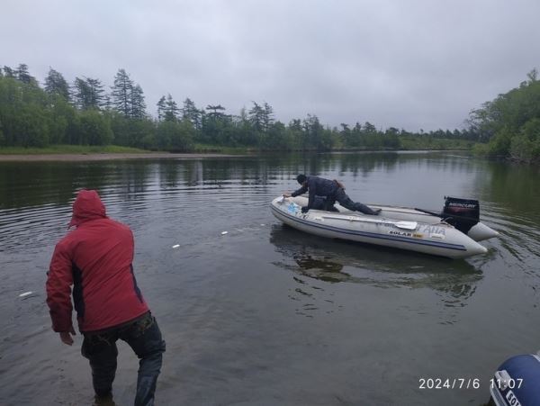 Рыбоохрана провела чистку водоемов Магаданской областиВ рамках проведения экологической акции «Всероссийский день без сетей» на территории Магаданской области сотрудниками рыбоохраны Охотского ТУ Росрыболовства, во взаимодействии с подведомственными организациями, правоохранительными органами, общественными объединениями рыболовов-любителей и СМИ проведены мероприятия по извлечению из водоемов бесхозных сетных орудий лова и пресечению браконьерства.