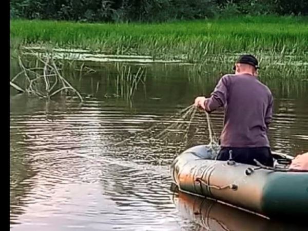 Жара не помеха для самарских браконьеров За неделю сотрудниками отдела рыбоохраны по Самарской области Волго-Камского территориального управления ФАР, совместно с сотрудниками Самарского и Тольяттинского линейных отделов полиции было проведено 36 мероприятий  по рыбоохранному патрулированию водных объектов, в результате которых выявлено 57 нарушений Правил рыболовства.