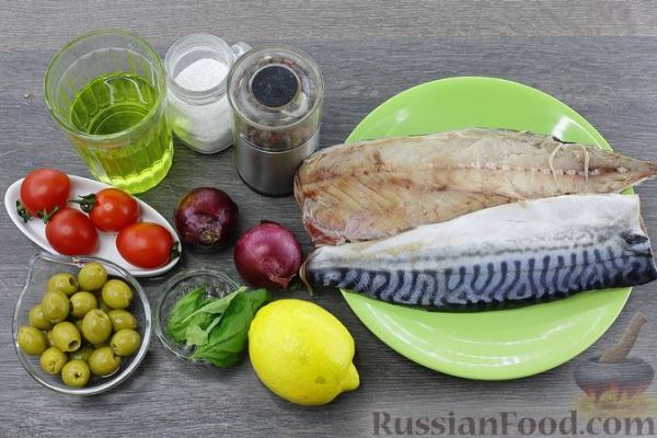 Скумбрия, запечённая с помидорами и оливками