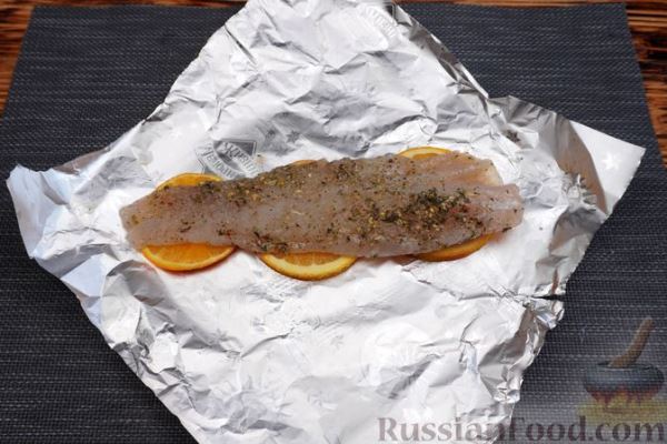 Рыба, запечённая с лимоном и апельсином