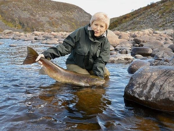 Стартовала лососевая путина на реке ПечораВ Северо-Западном ТУ ФАР сообщили, что 11 июля в Республике Коми стартовала лососевая путина на реке Печора. К добыче в 2024 г. рекомендовано 2,450 тонн семги, из них 2,200 тонн для промышленного и 0,250 тонн для любительского рыболовства.